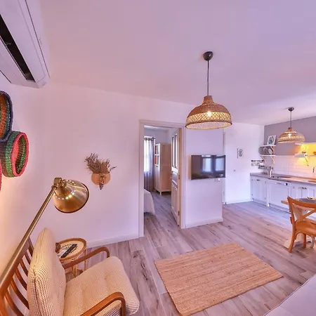Apartman 50 Meters To The Long Bazaar In Lavantakas 3 Square Kaş