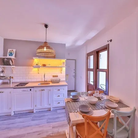 50 Meters To The Long Bazaar In Lavantakas 3 Square Daire